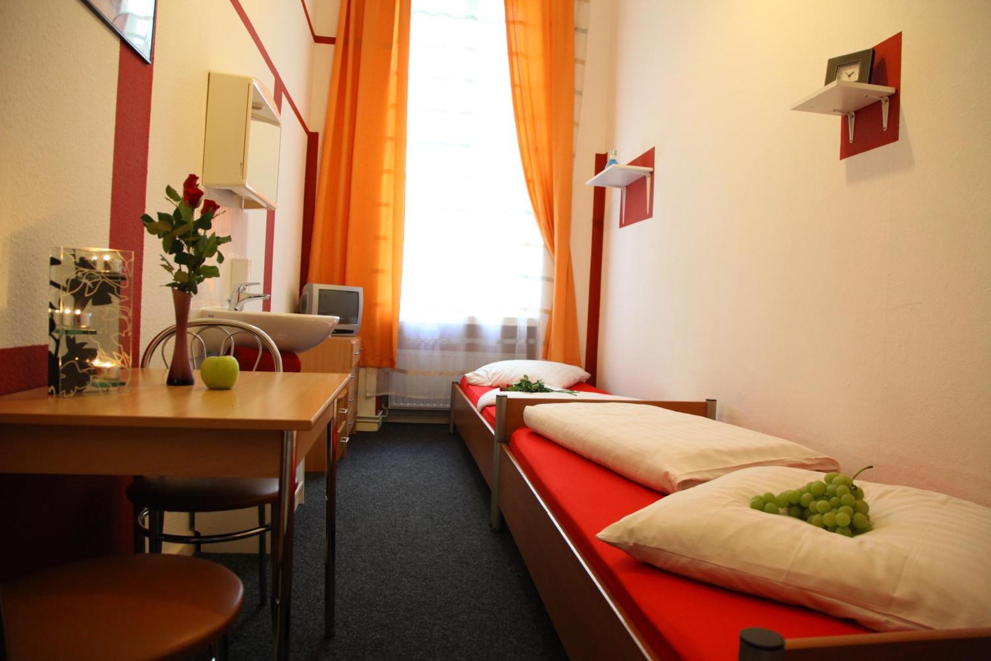 Hotel Pension Insor Берлин Экстерьер фото
