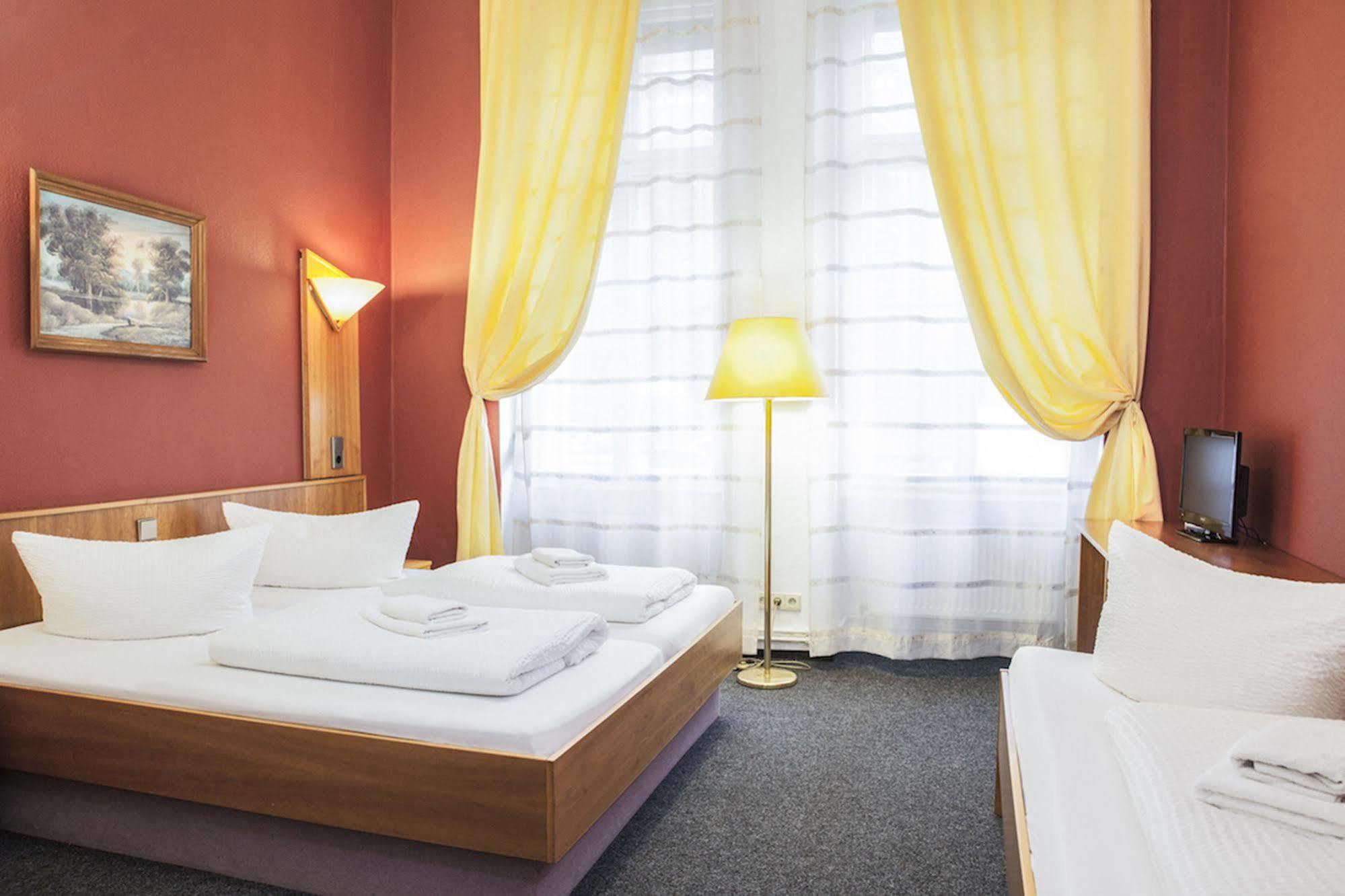 Hotel Pension Insor Берлин Экстерьер фото