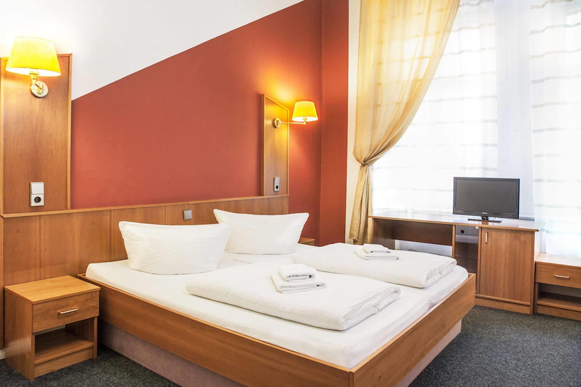 Hotel Pension Insor Берлин Экстерьер фото