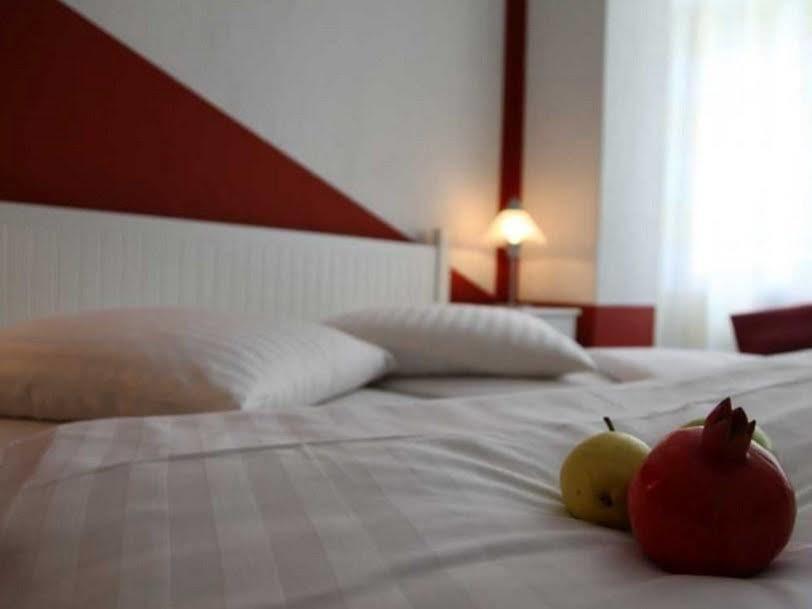 Hotel Pension Insor Берлин Экстерьер фото