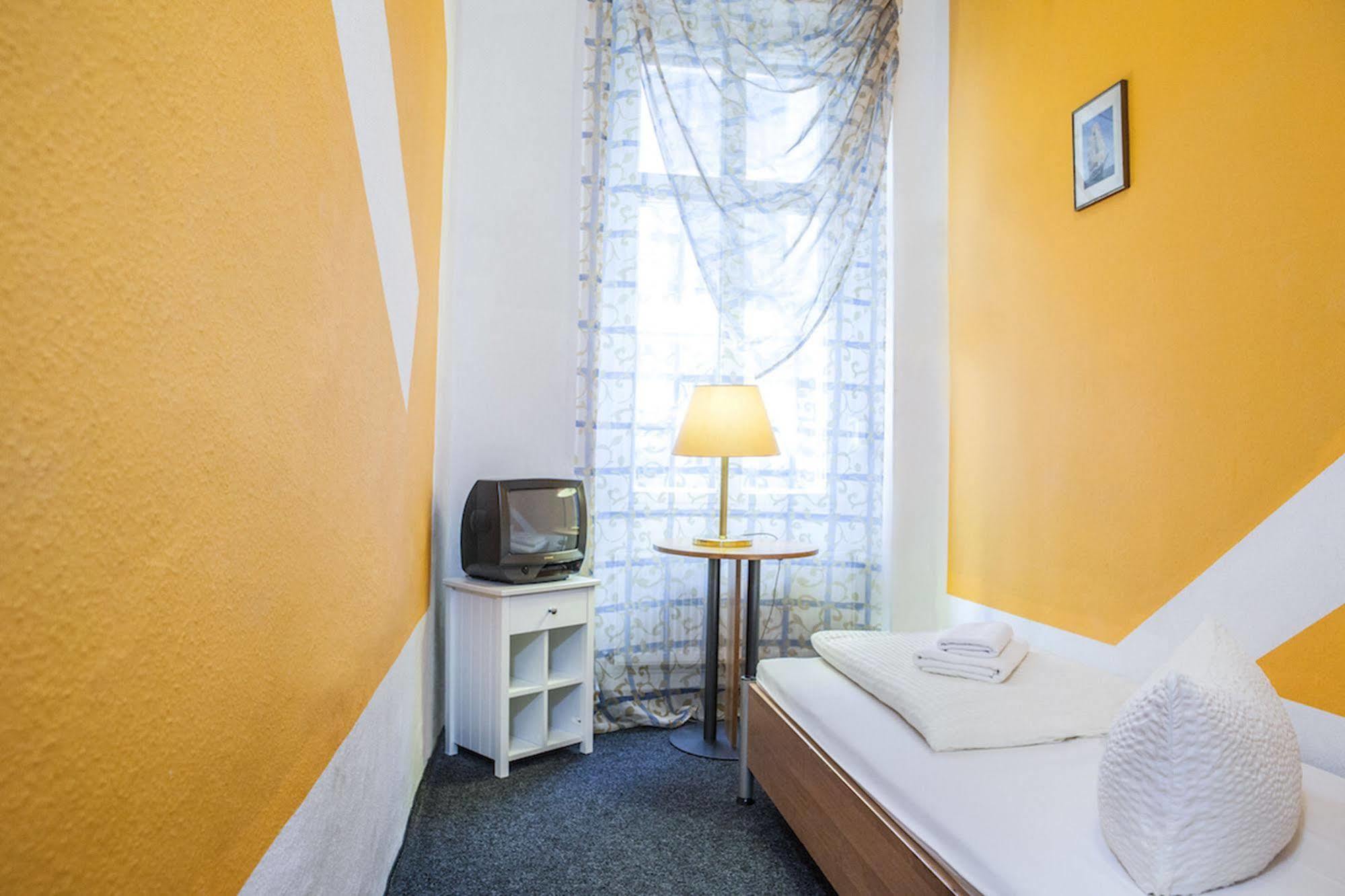 Hotel Pension Insor Берлин Экстерьер фото