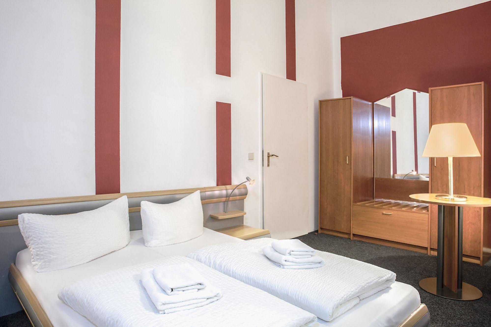 Hotel Pension Insor Берлин Экстерьер фото