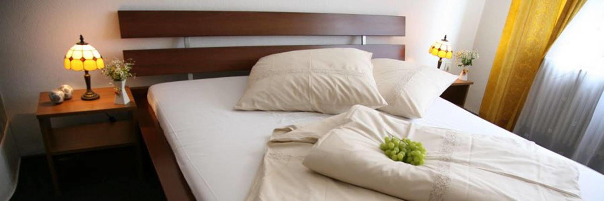 Hotel Pension Insor Берлин Экстерьер фото